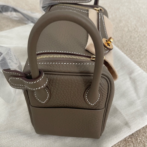 NEW 2024 Hermès Etoupe Mini Lindy 20 GHW - New with Box. - Picture 3 of 12